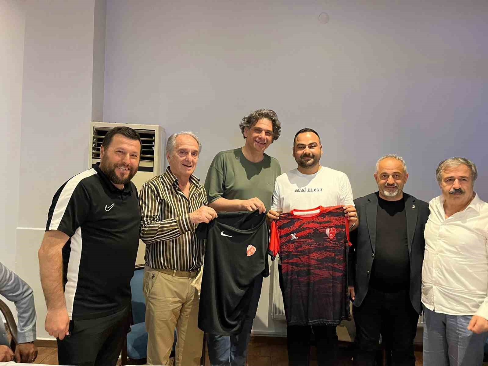 Derbent Spor’un 4 altyapı takımına 50 bin liralık destek