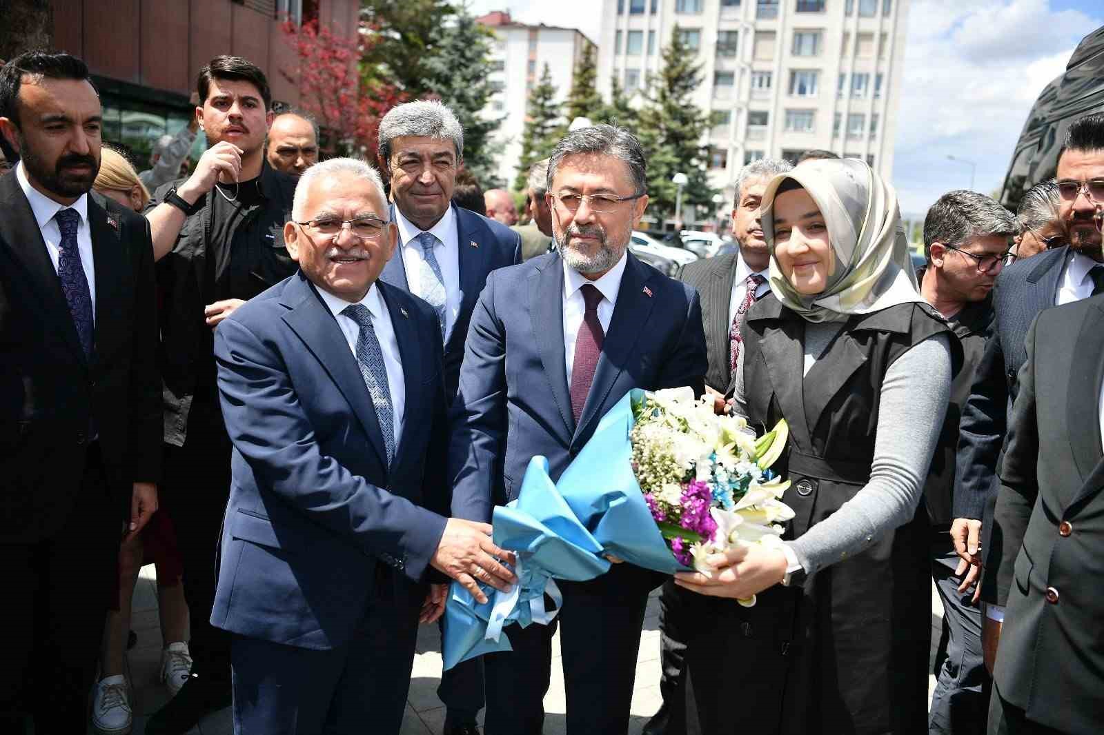 Bakan Yumaklı’dan Başkan Büyükkılıç’a ’tarım ve heyvancılık’ teşekkürü