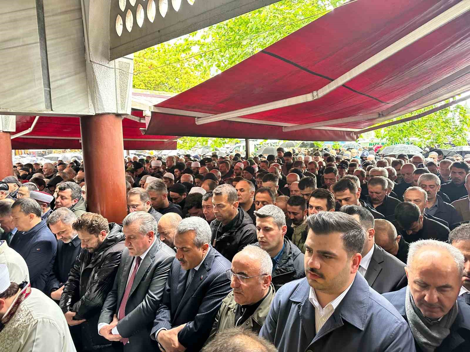 Bakan Bak, Rize Milletvekili Muhammed Avcı’nın babasının cenazesine katıldı