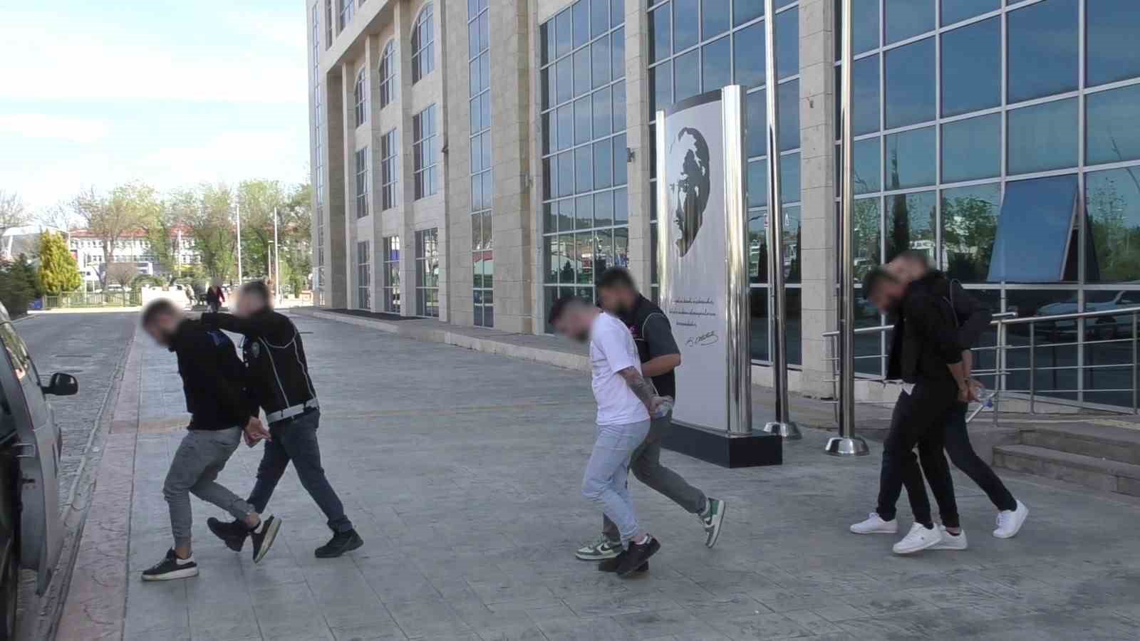 Uşak’ta 11 uyuşturucu satıcısı tutuklandı