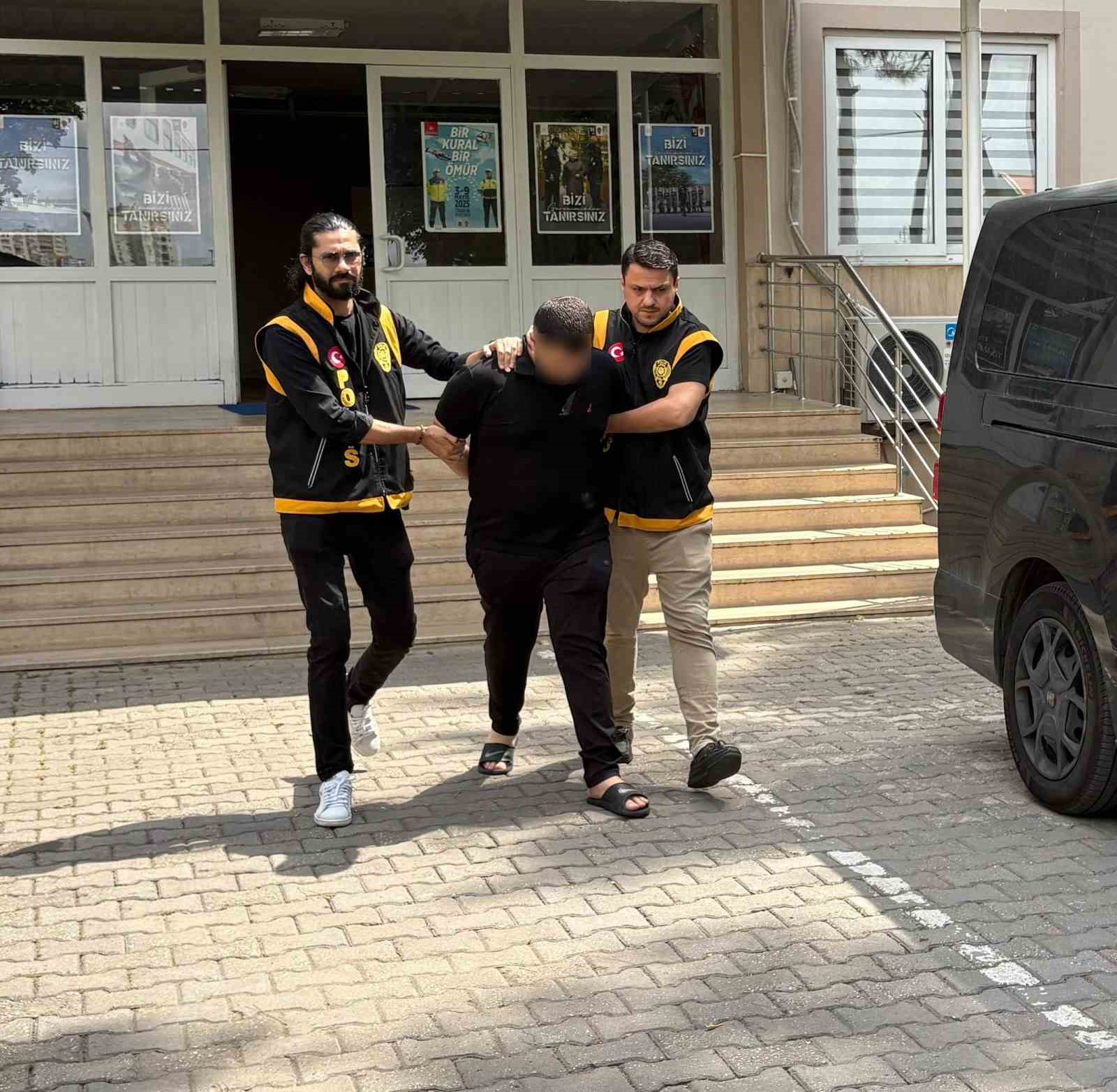 Minibüsteyken husumetlisini görüp defalarca ateş etti: O anlar kamerada