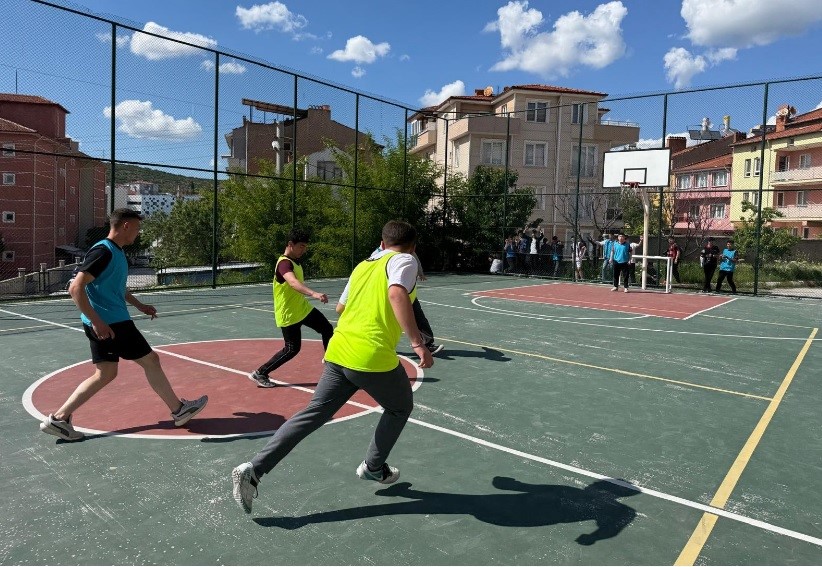 Tavşanlı Anadolu İmam Hatip Lisesi’nde mini futsal turnuvası