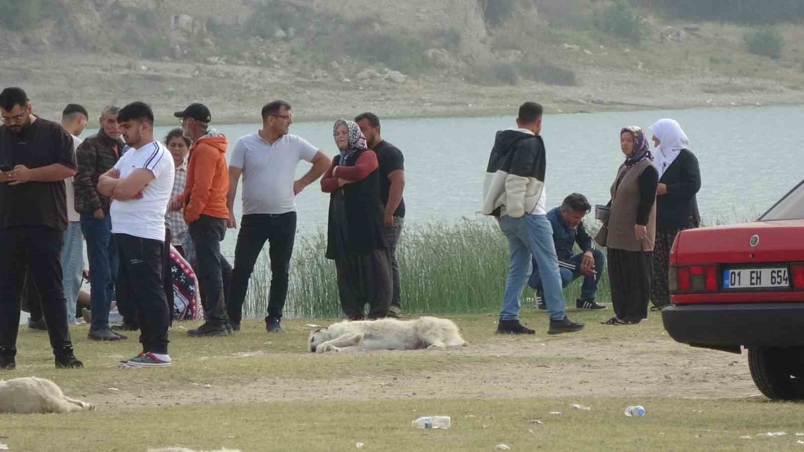 Tekneden göle düşen genci arama çalışmaları sürüyor