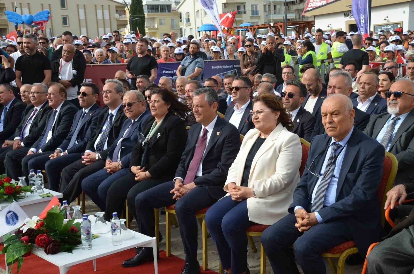 CHP Genel Başkanı Özel, Didim’de toplu açılış törenine katıldı