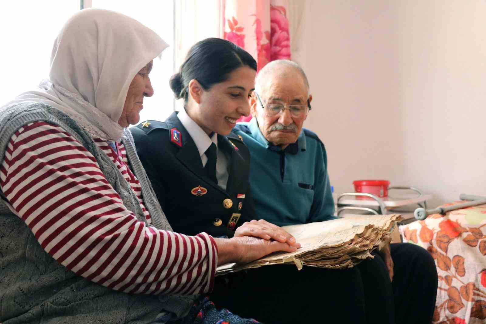 Jandarmadan 75 yıllık evli çifte anlamlı ziyaret