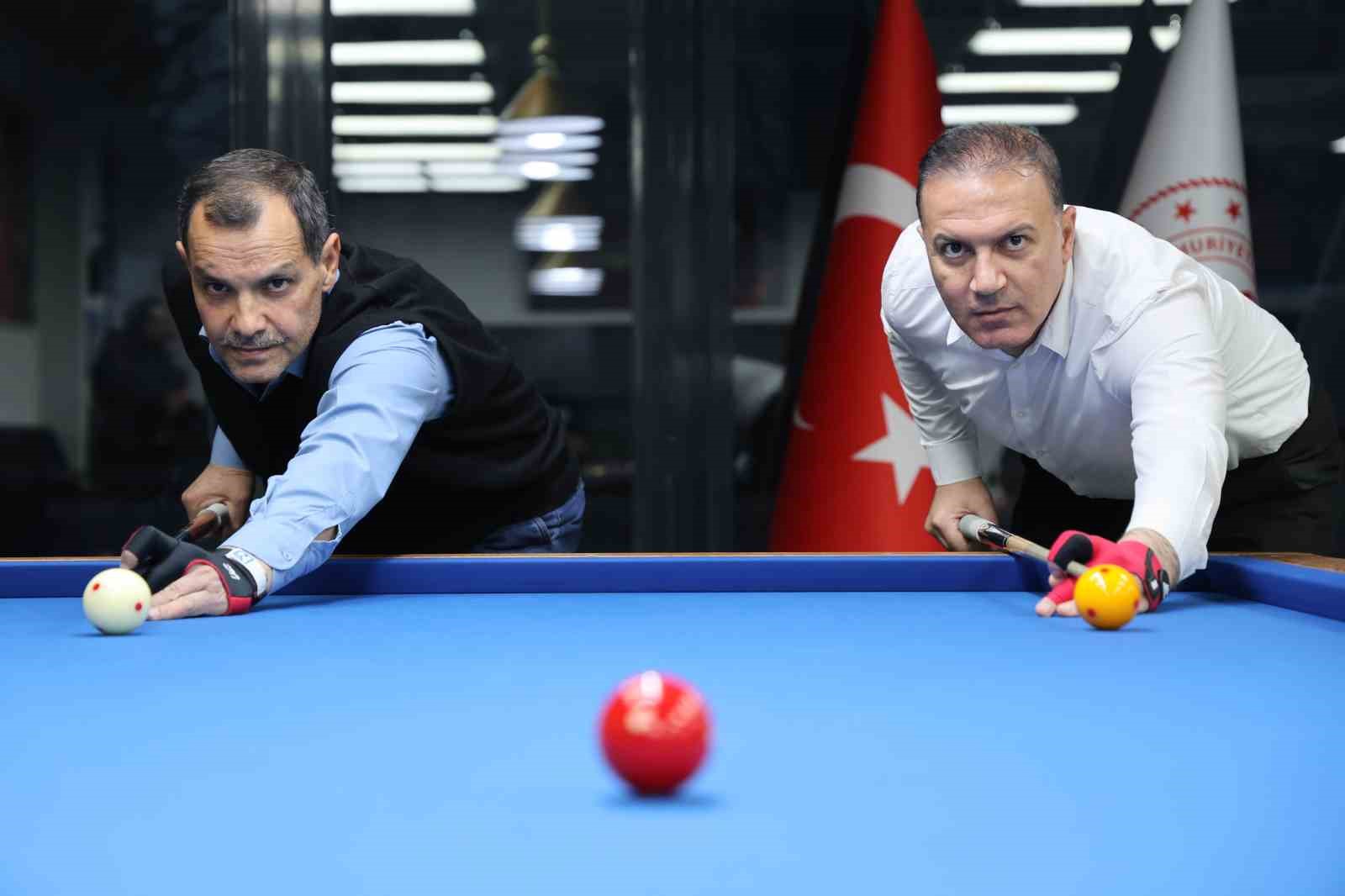60 yaşında Türkiye Bilardo Şampiyonu mesleğiyle dikkat çekiyor