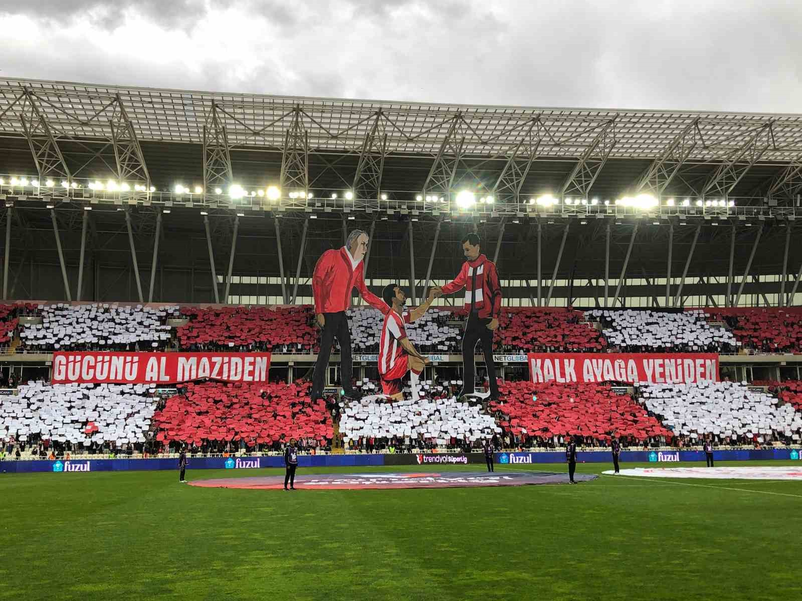 Sivasspor taraftarlarından koreografi