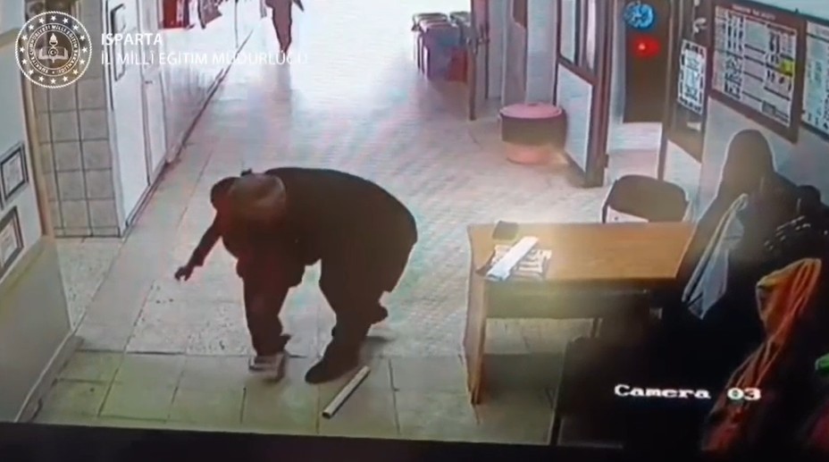 Sınıfta ölümle burun buruna gelen öğrenciye öğretmeni can oldu