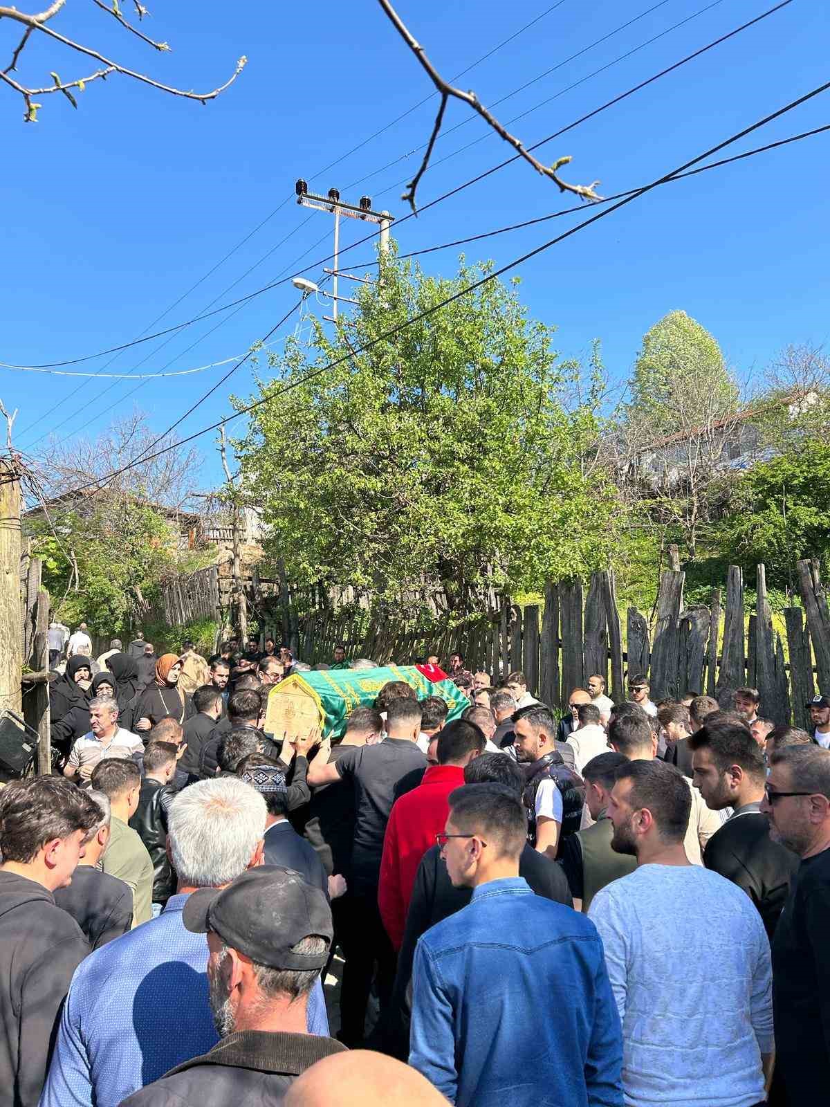 Bursa’daki feci kazada hayatını kaybeden genç sürücü toprağa verildi