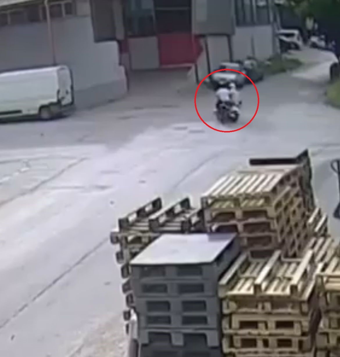 Bursa’da iki motosikletinin karıştığı kaza kamerada: 2 yaralı