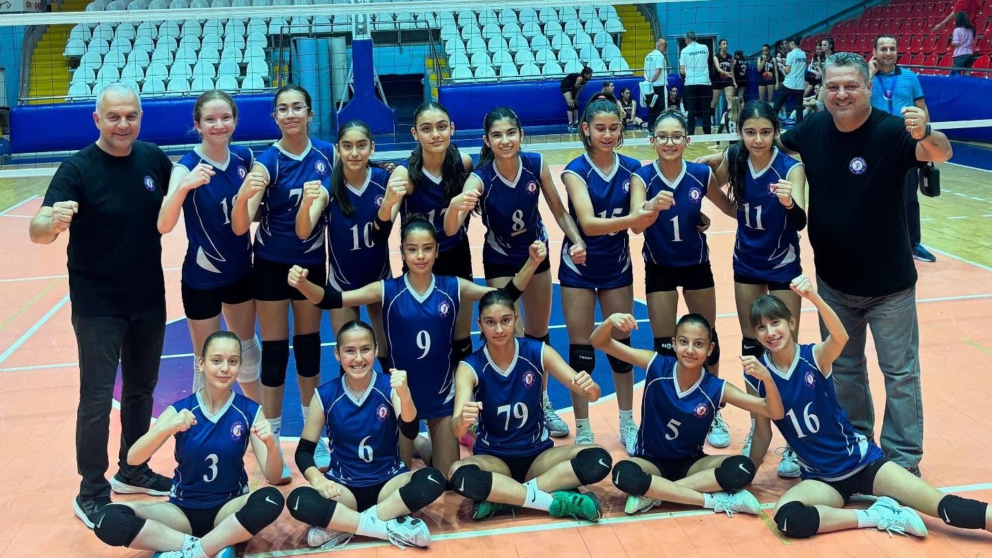 Söke Voleybol Takımı Midi Kızlar’da Türkiye Finallerine yükseldi
