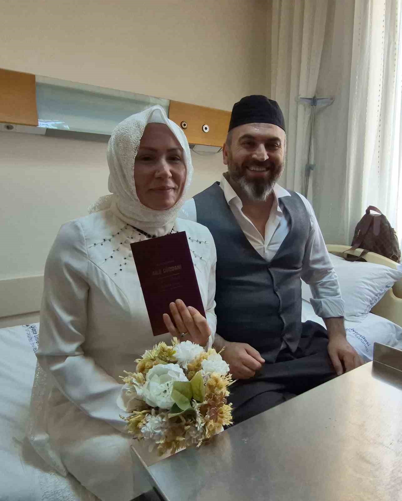 Hastane odasında nikah kıydılar