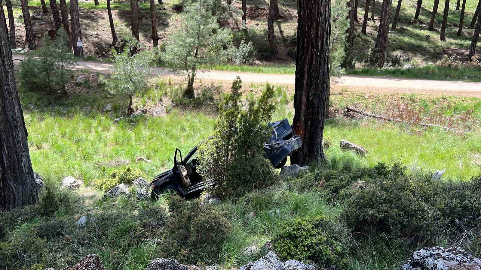 Burdur’da kamyonet ile otomobil çarpıştı: 3 yaralı