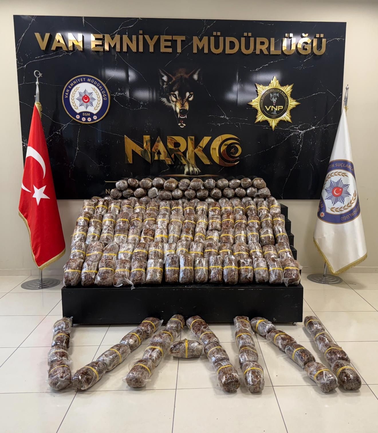 Van’da 84 kilo 460 gram esrar ele geçirildi