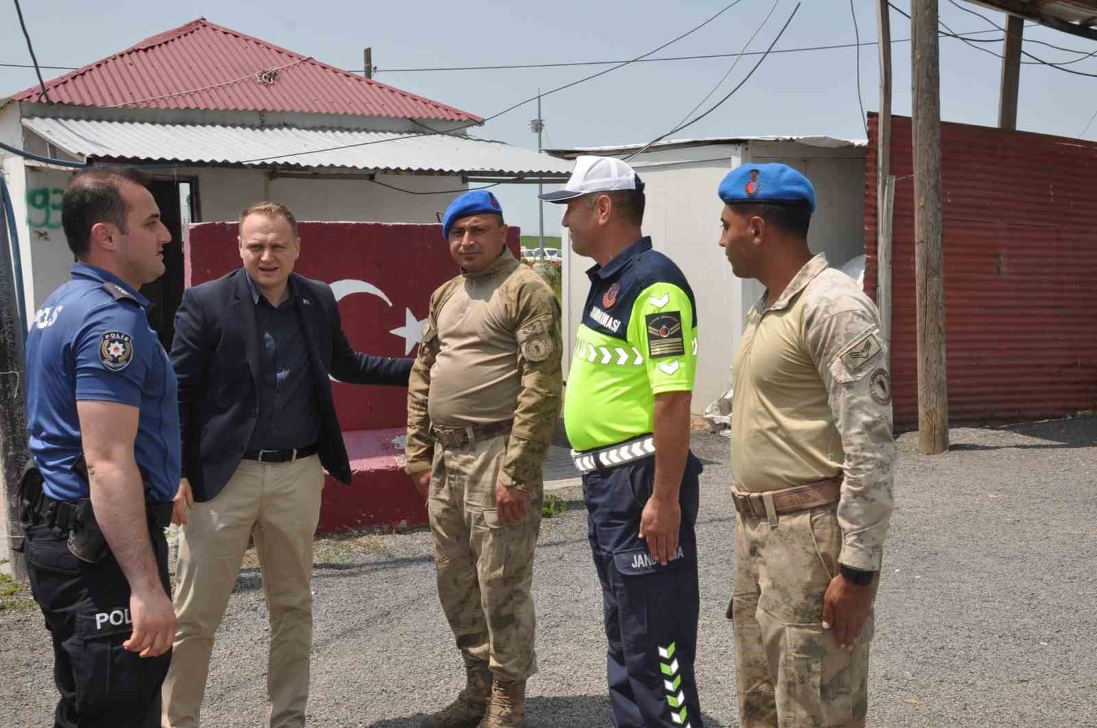 Kaymakam Koşansu’dan polis, asker ve hastalara bayram ziyareti