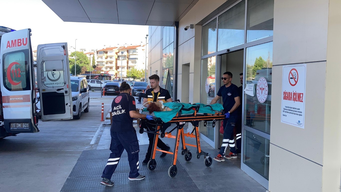 Salda Gölü’nde can pazarı: Genç kız ölümle burun buruna geldi