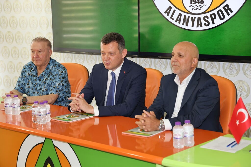 Alanya Kaymakamı’ndan Alanyaspor’a veda ziyareti