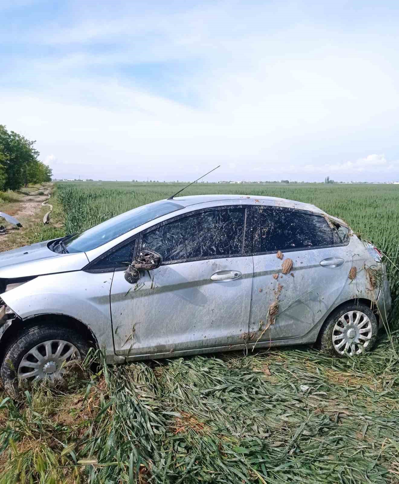 Karaman’da otomobil tarlaya devrildi: 1 yaralı