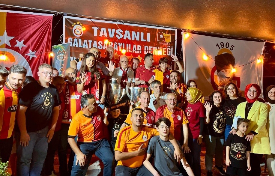 Tavşanlı’da Galatasaray’ın 25. lig şampiyonluğu coşkuyla kutlandı