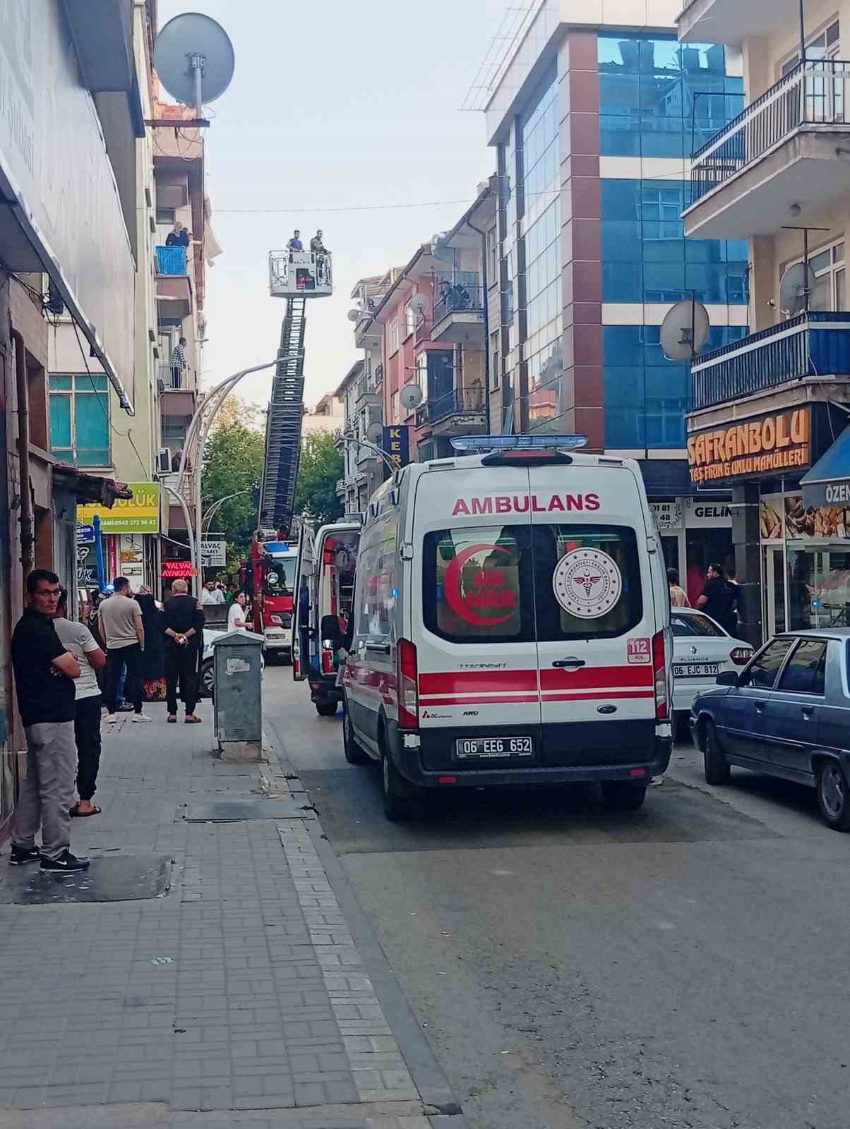 Polatlı’da bina yangını: Mahsur kalanlar kurtarıldı