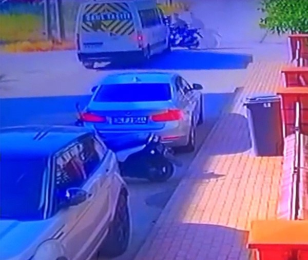 İnegöl’de servis minibüsüyle çarpışan motosikletli yaralandı