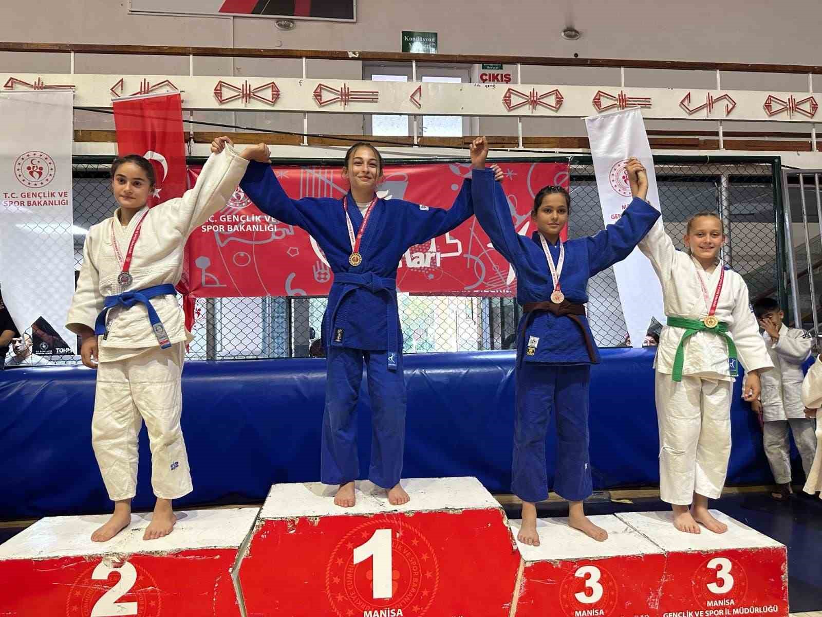 Salihlili minik judocular madalyaya doymuyor