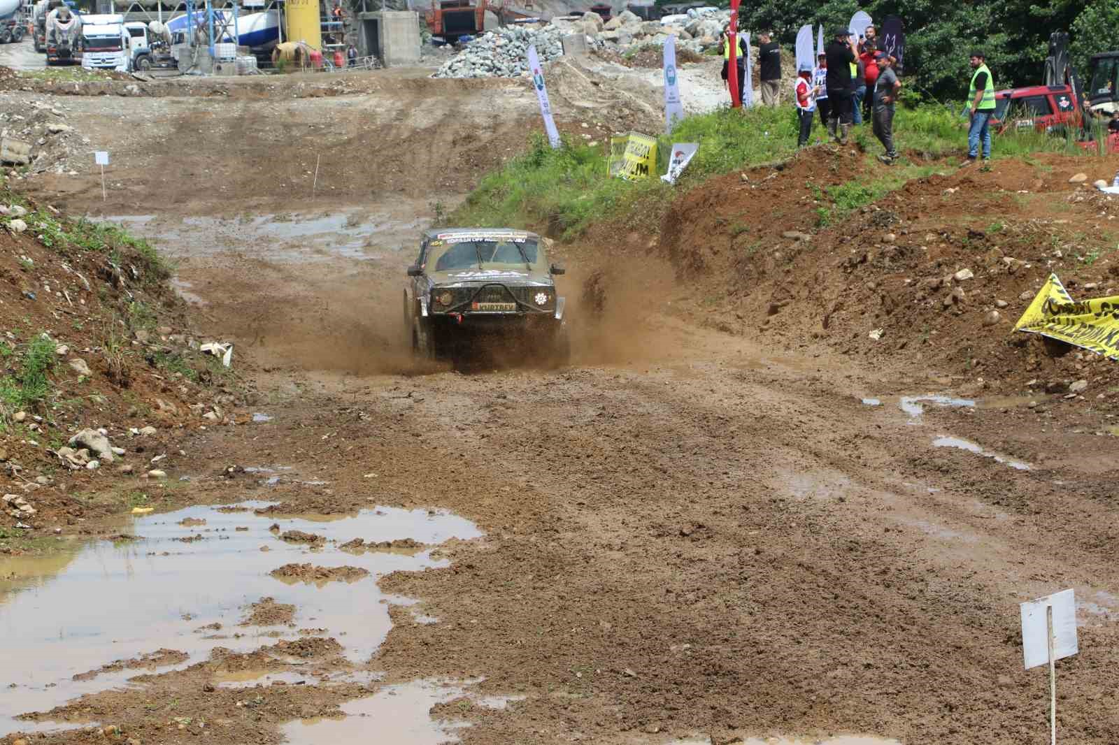 Rize’de Off-Road yarışları nefesleri kesti