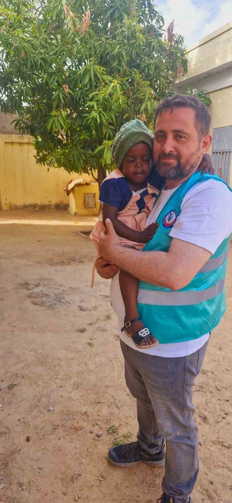 Kalbiselim Derneği’nden Afrika’da yetimlerin yüzünü güldürdü