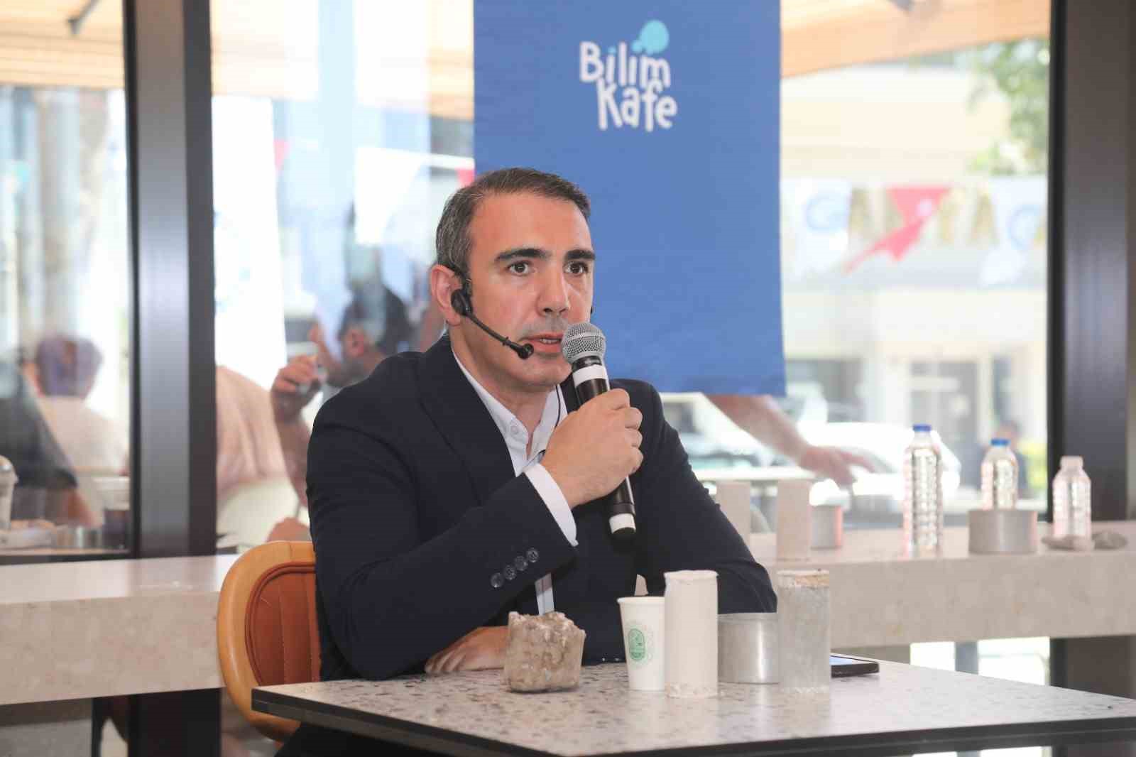 BTÜ’den toplumla bilimsel buluşma: Bilim Kafe’nin ilk etkinliği gerçekleşti