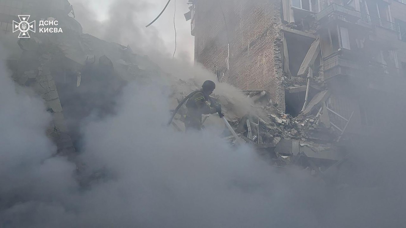 Rus ordusundan Ukrayna'nın başkenti Kiev'e saldırı: 14 ölü, 60 yaralı