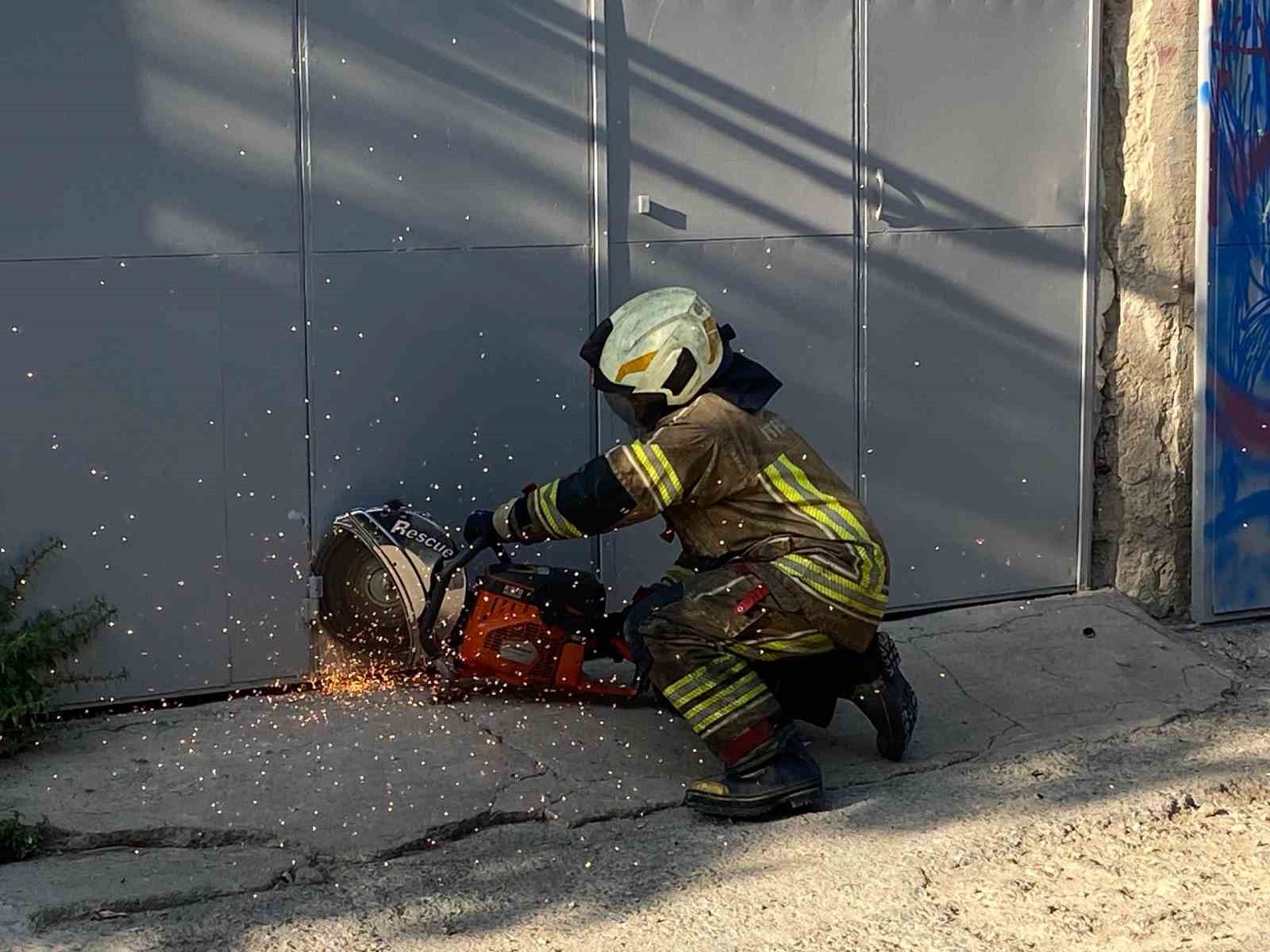 İzmir’deki yangın kontrol altına alındı