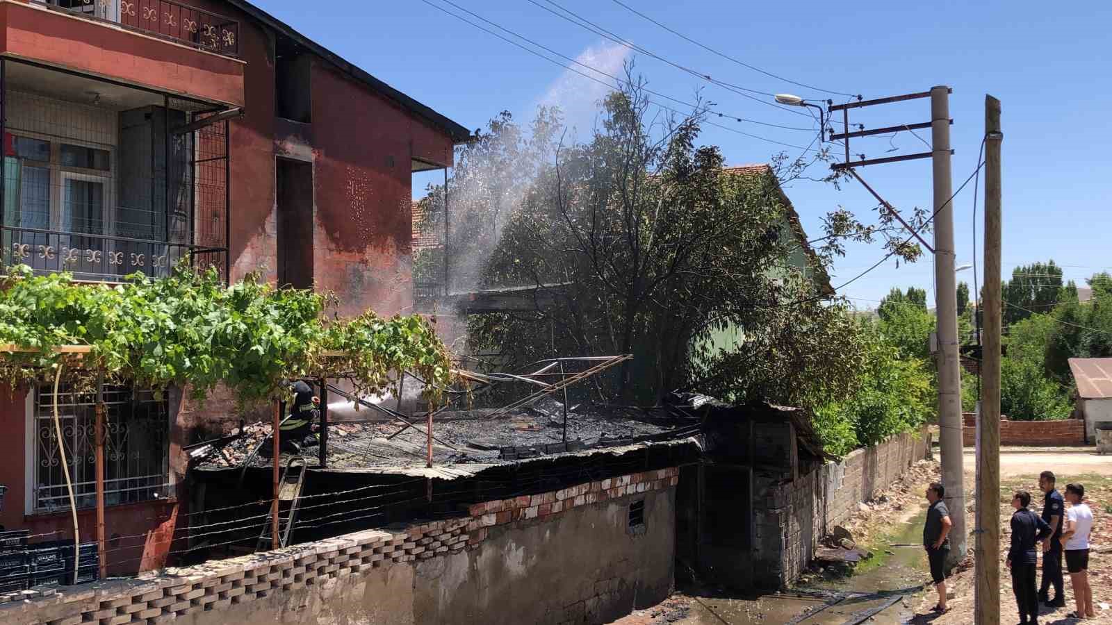 Elazığ’da odunluk yangını: 1 yaralı