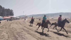 Rahvan atlar Baklan Ovası’nda tozu dumana kattı
