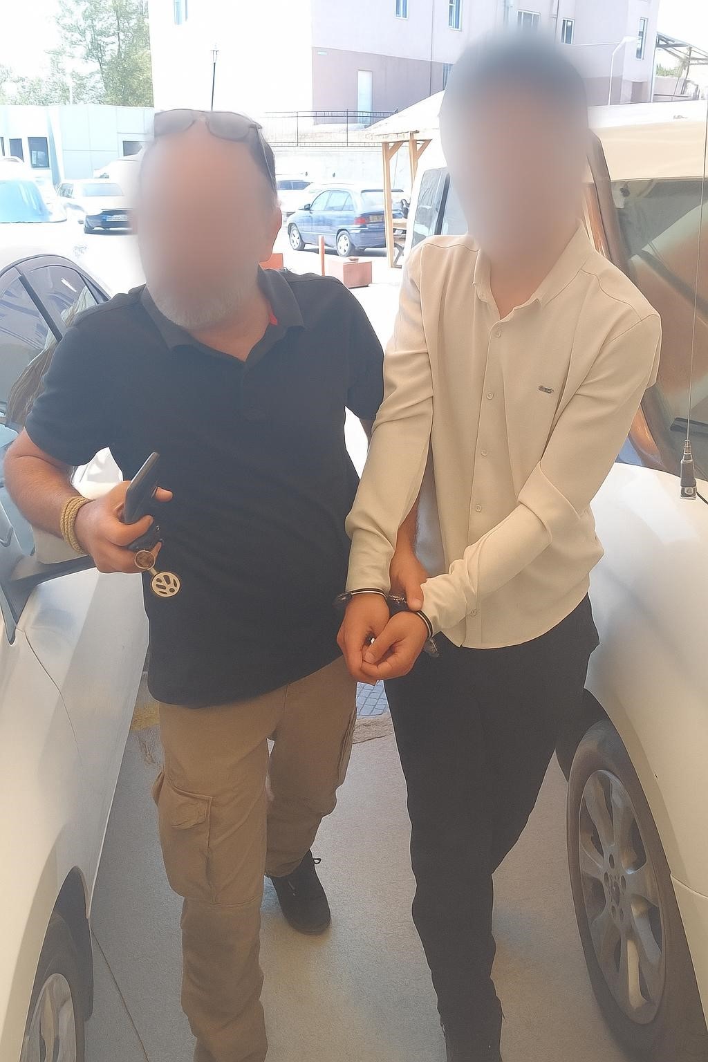 AK Parti standına saldıran şüpheli yakalandı