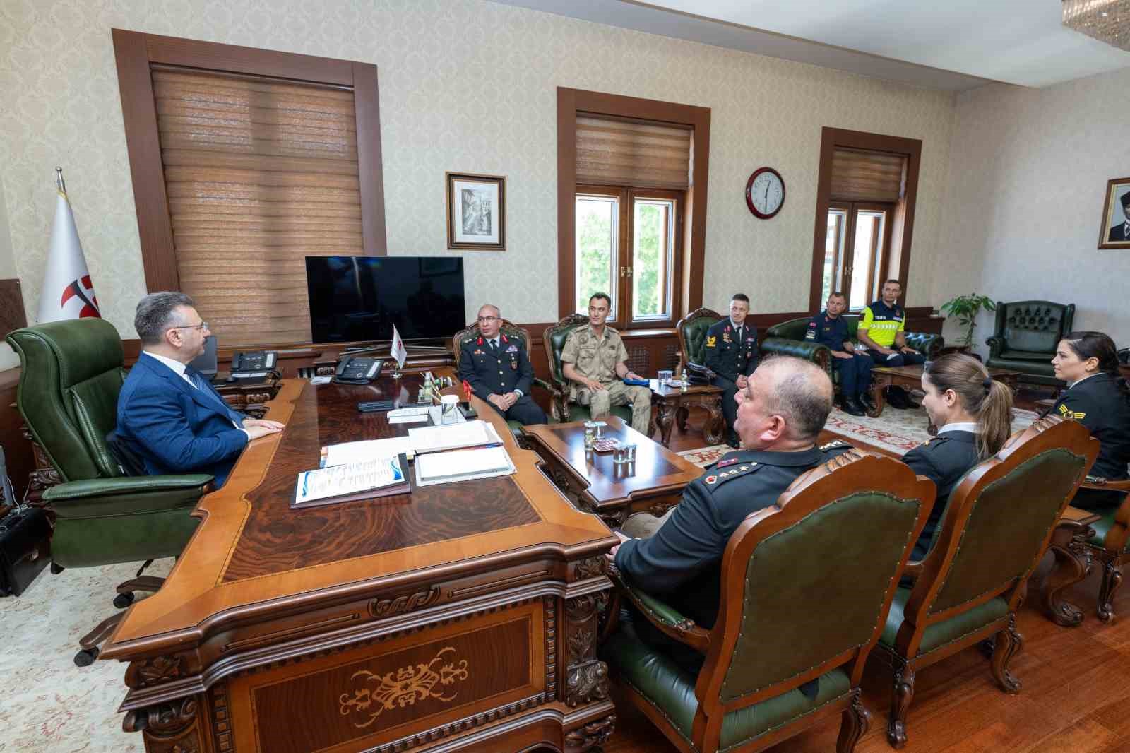 İl Jandarma Komutanı Demir ve jandarma personeli, Vali Aksoy’u ziyaret etti