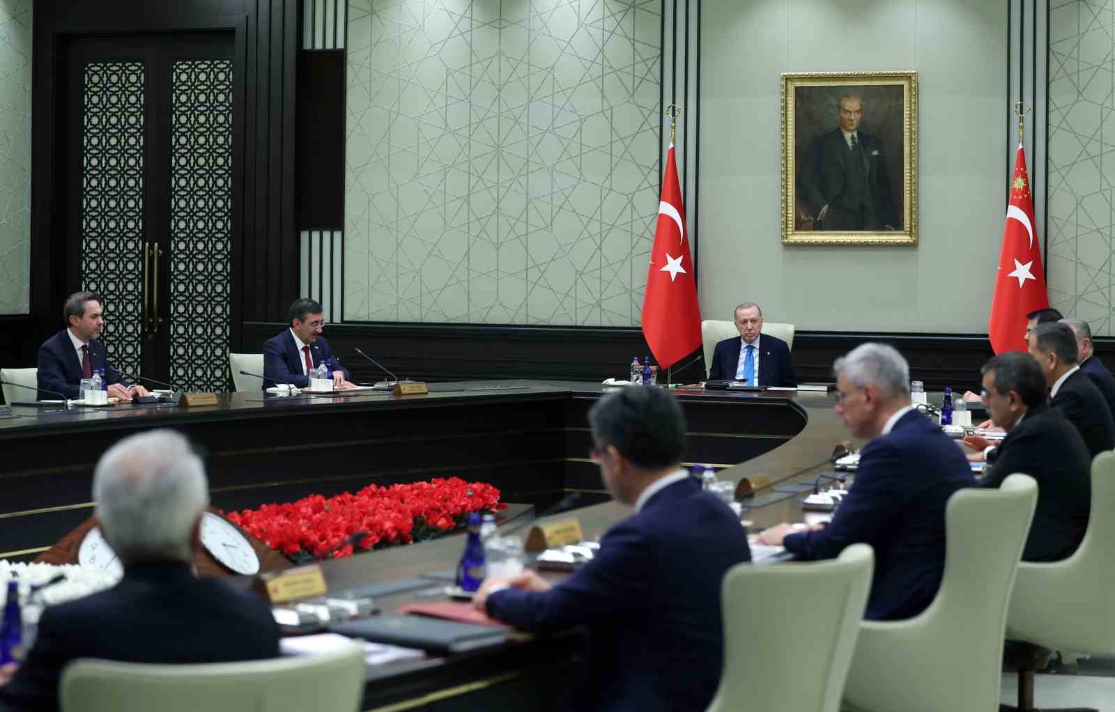 Cumhurbaşkanı  Recep Tayyip Erdoğan başkanlığında kabine toplantısı başladı.