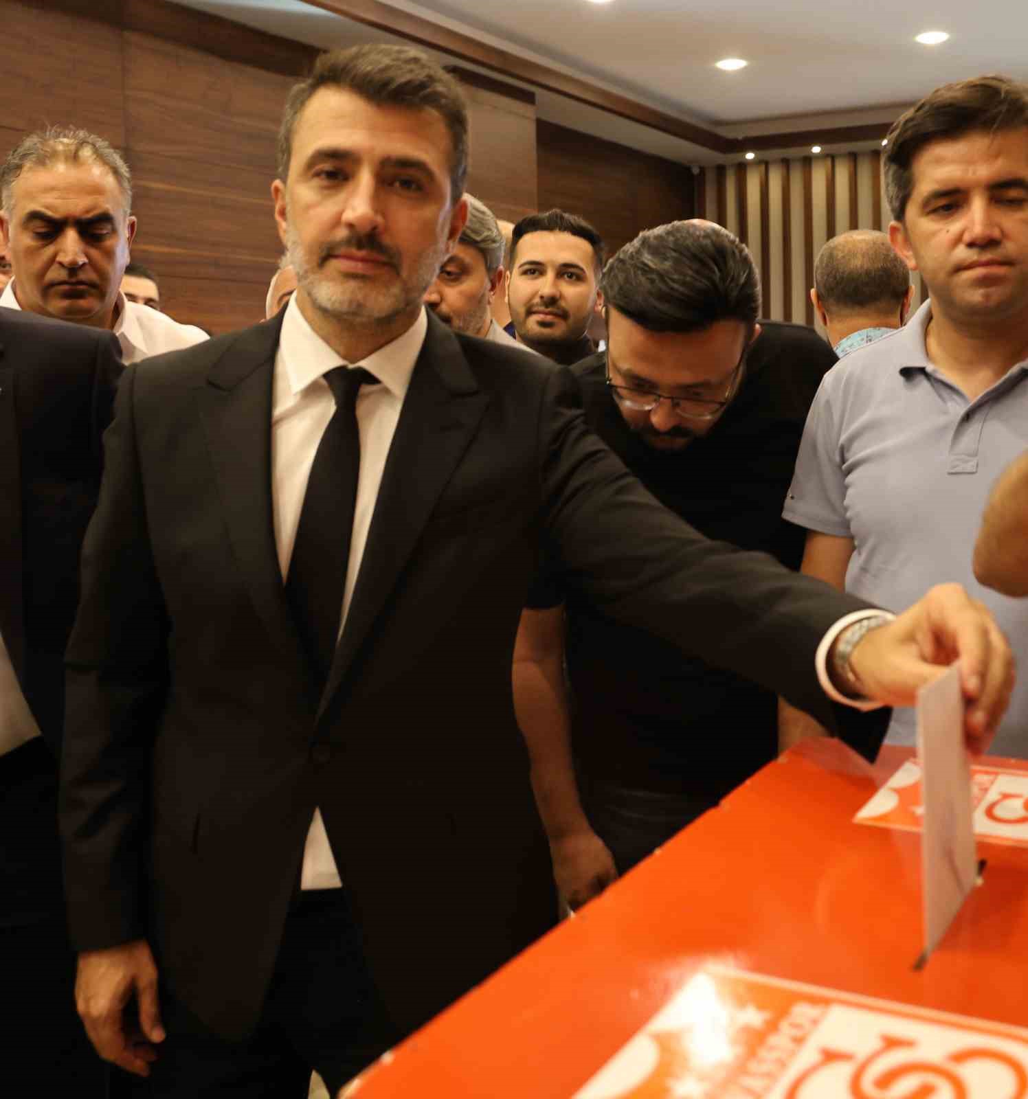 Sivasspor’un yeni başkanı Gökhan Karagöl oldu
