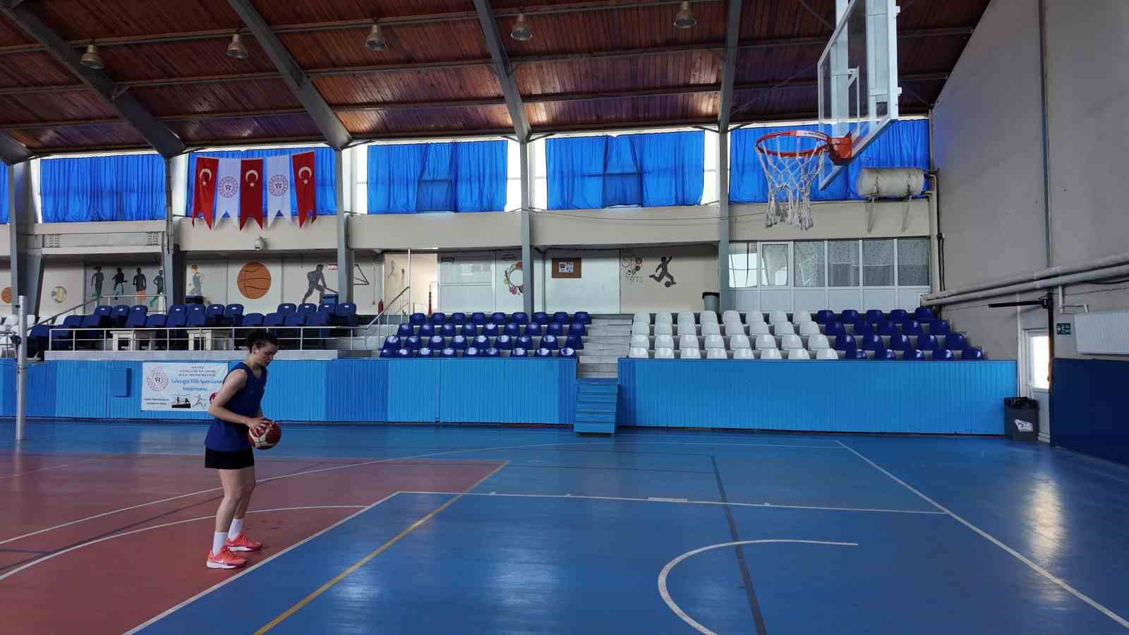 Büşra Akgün, yeni sezona memleketi Gediz’de hazırlanıyor