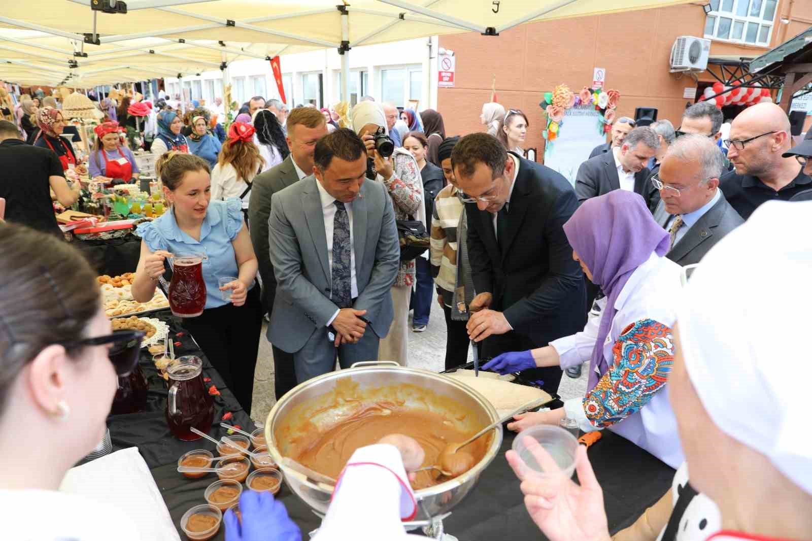 Akçaabat’ta Halk Eğitim Merkezi’nin yıl sonu sergisi beğeni topladı