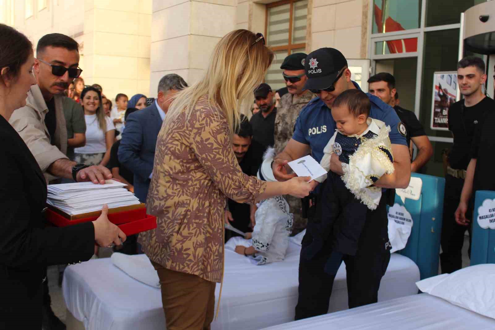 Siirt’te emniyetten toplu sünnet töreni