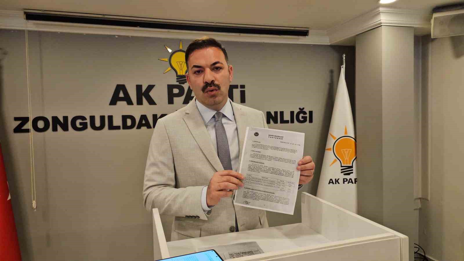 Günde 20 bin kişinin düzensiz geçtiği güzergaha üst geçit tartışması