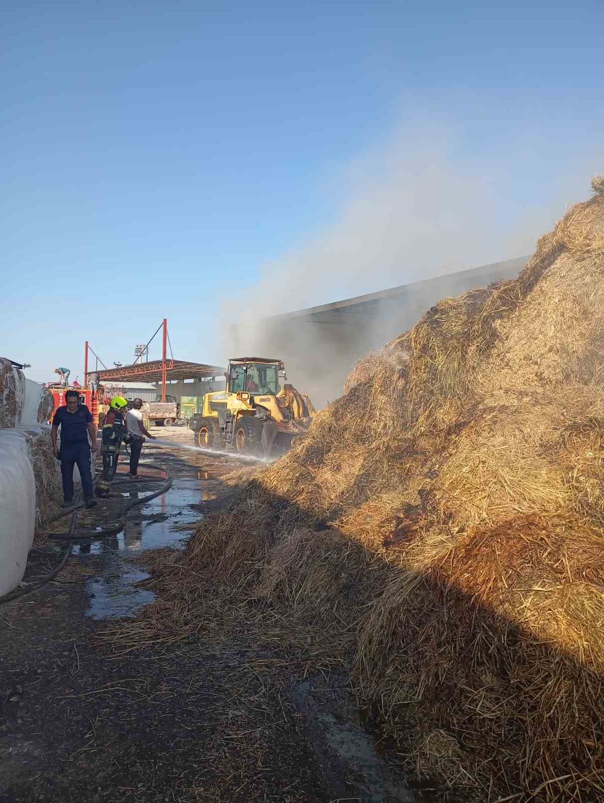 Balıkesir’de saman yangını 15 saatte söndürüldü
