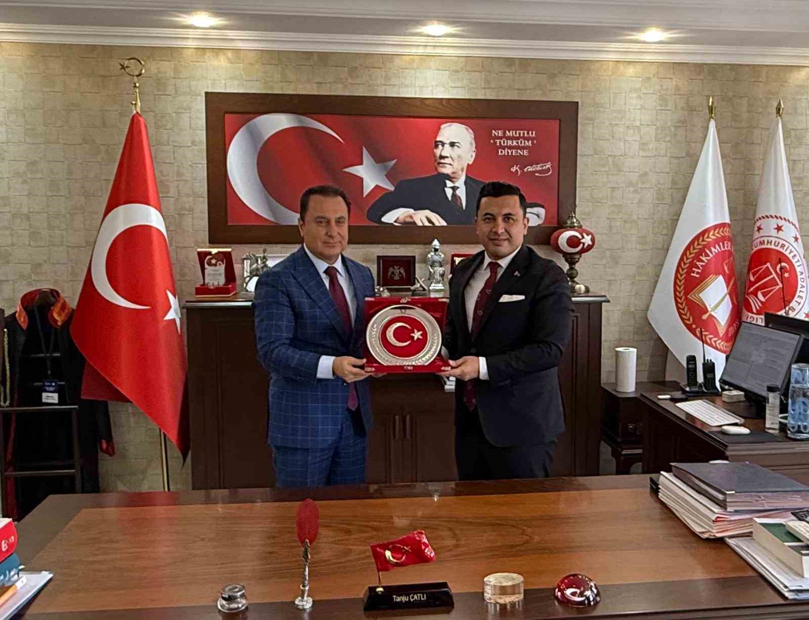 Anamur Kaymakamı Bozdemir, Başsavcı Çatlı’yla vedalaştı