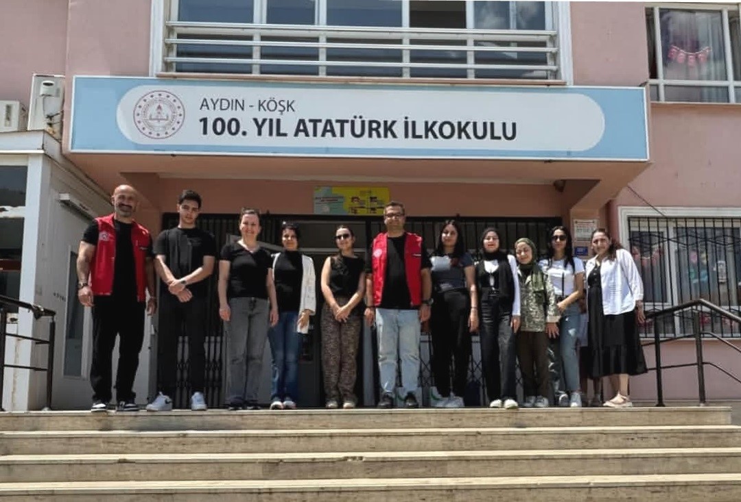 Köşk MYO öğrencileri 100. Yıl Atatürk İlkokulu’na kitap bağışında bulundu