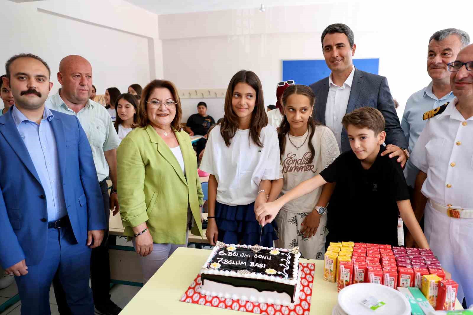 Başkan Gençay, öğrencilerin karne sevincine ortak oldu
