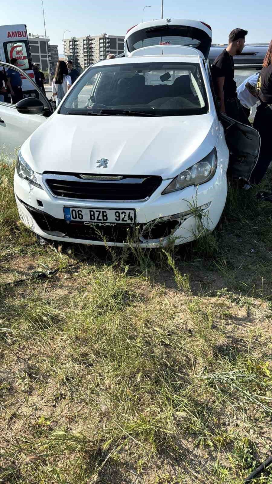 Ankara’da dolmuş ile otomobil çarpıştı:5 yaralı