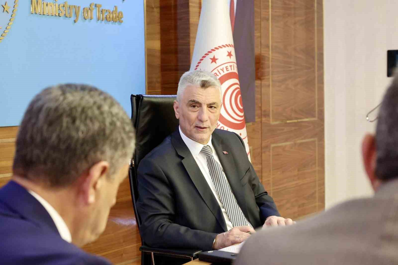 Ticaret Bakanı Bolat, Uluslararası Nakliyeciler Derneği üyeleriyle bir araya geldi