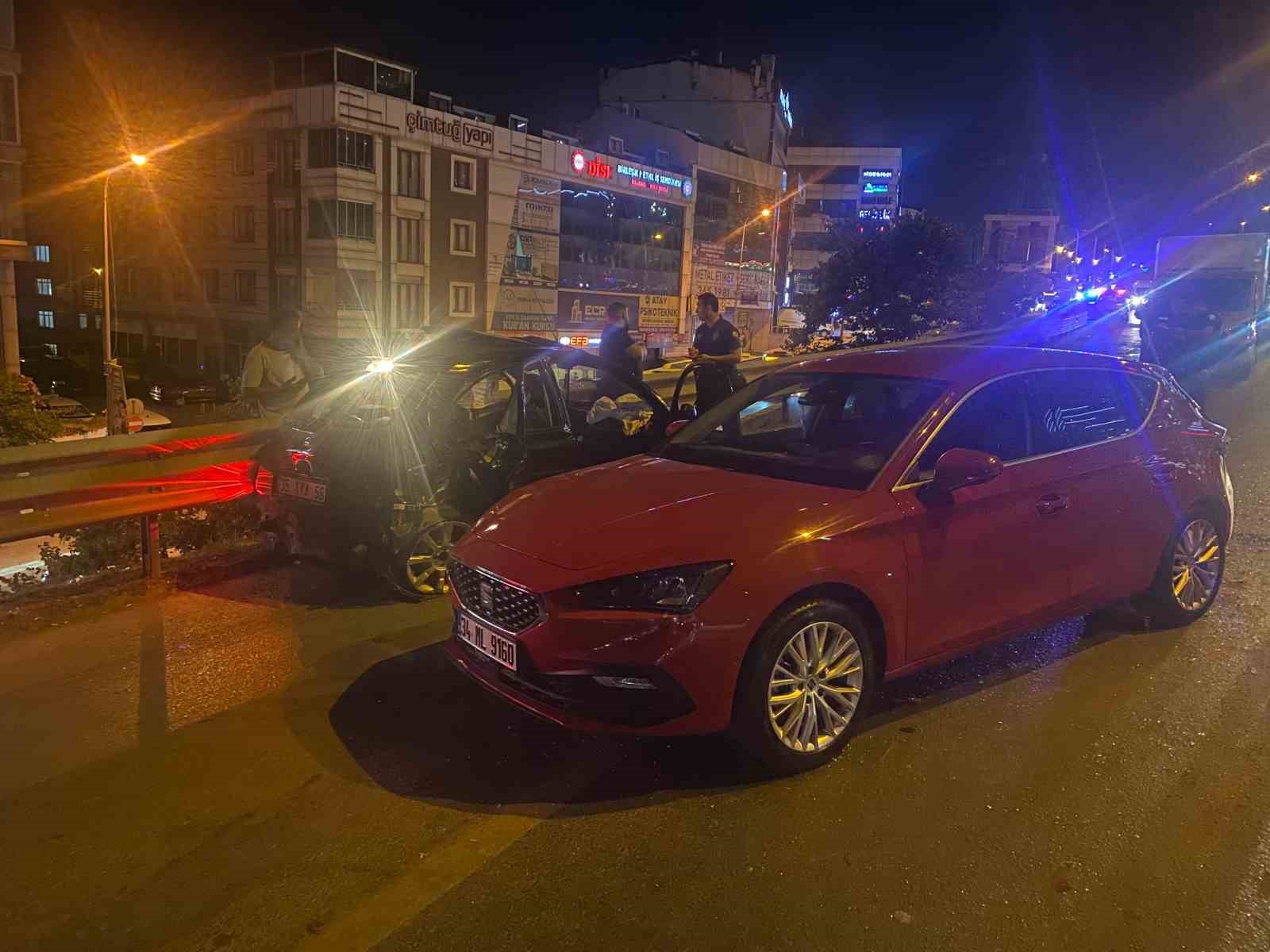 Pendik’te 6 araçlı zincirleme kaza: Biri çocuk 5 yaralı