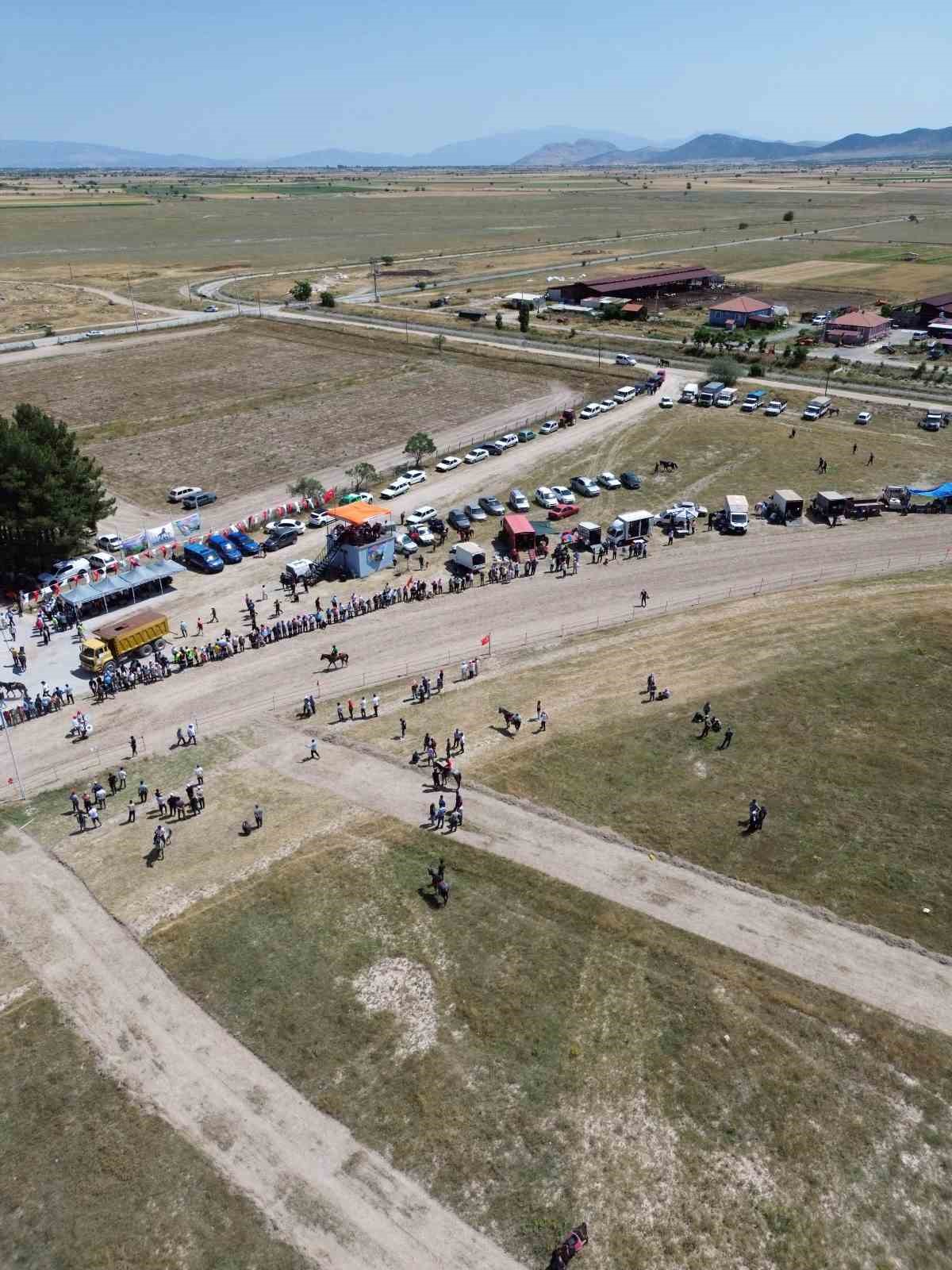 Rahvan atlar Baklan Ovası’nda tozu dumana kattı