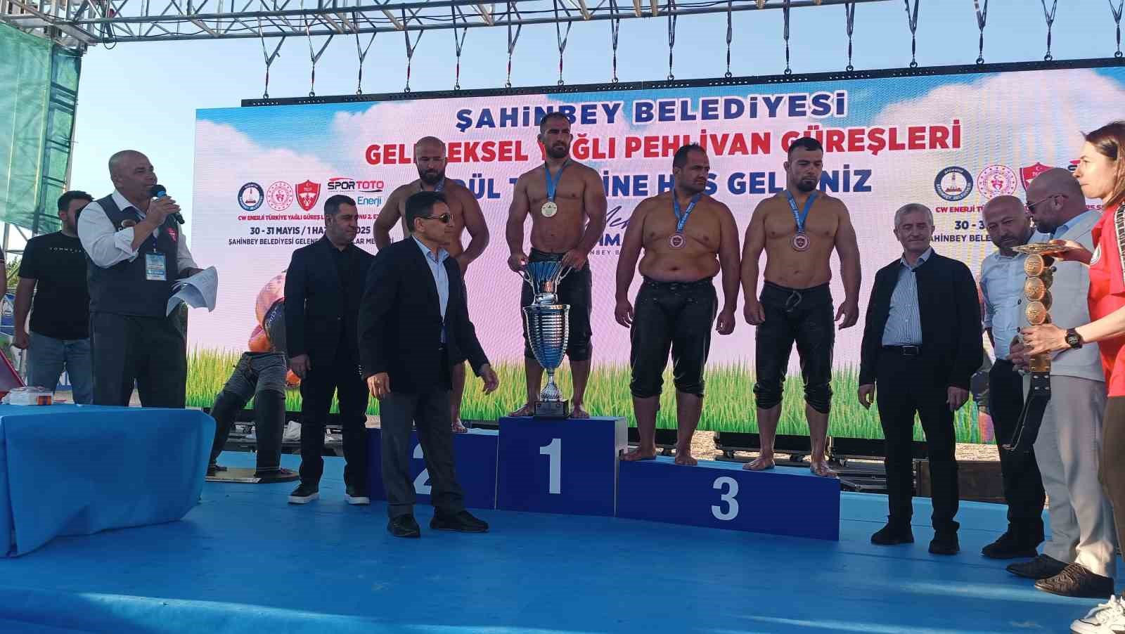 Gaziantep’te altın kemer Feyzullah Aktürk’ün